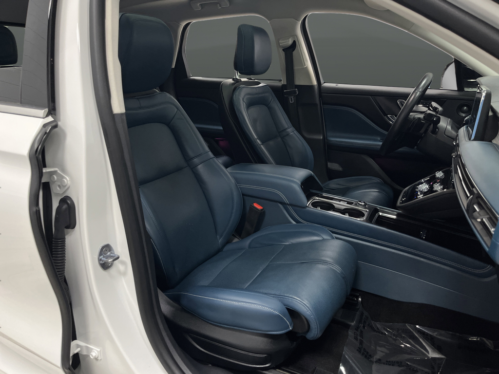Used 2021 Pristine White Lincoln Grand Touring image 32