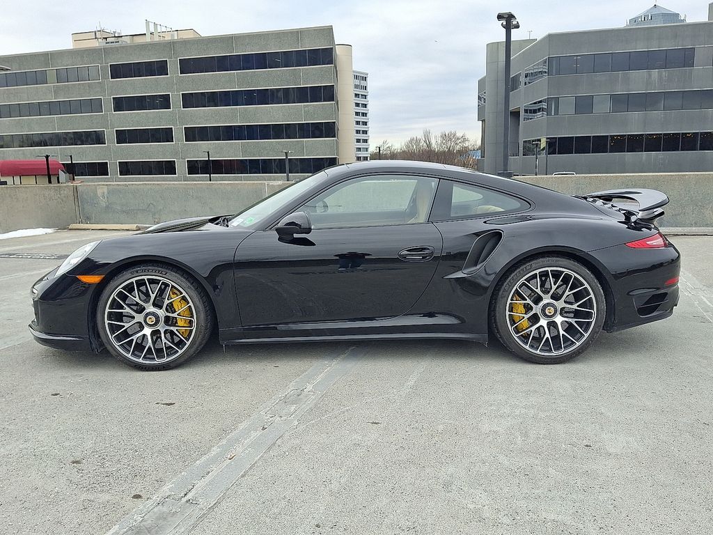 Thumbnail: 2016 Porsche 911 - 2