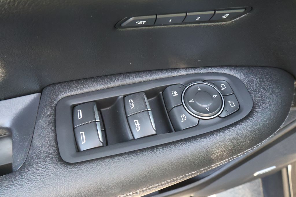 Thumbnail: 2025 Cadillac XT5 - 17