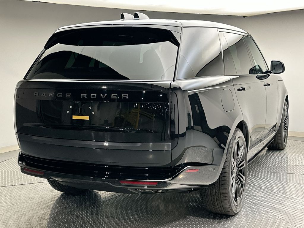 2025 Land Rover Range Rover SE 3