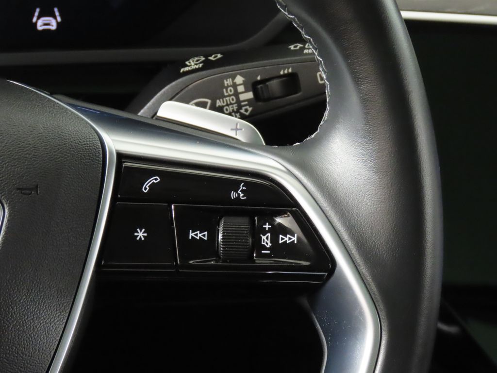 Thumbnail: 2022 Audi e-tron - 18