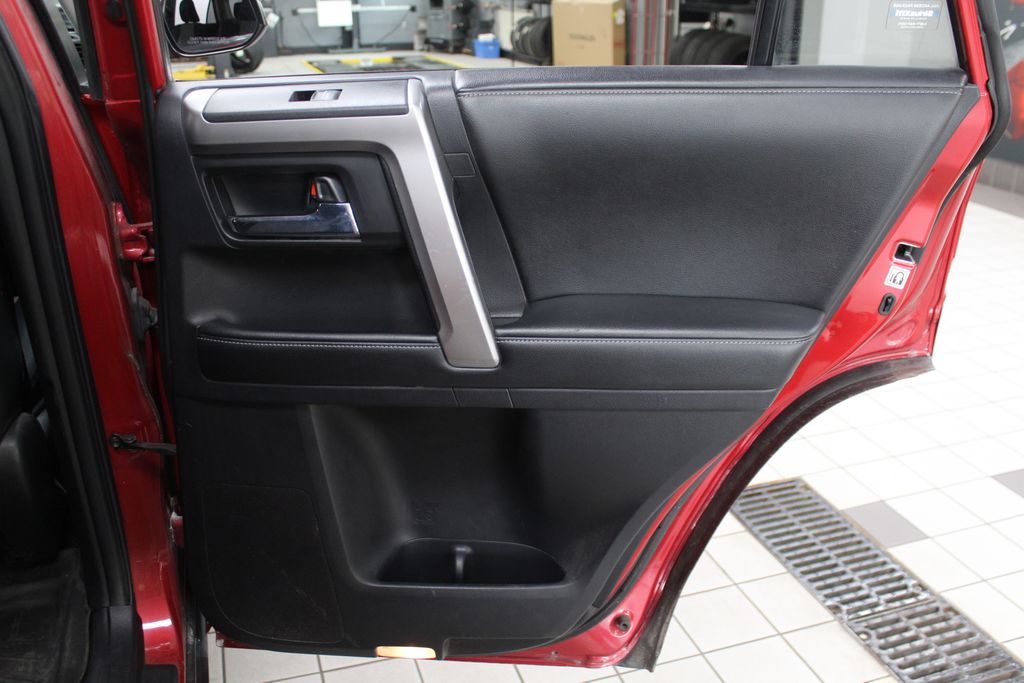 2015 Toyota 4Runner SR5 26