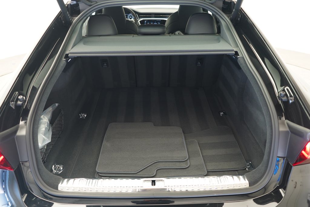 Thumbnail: 2025 Audi RS 7 - 14