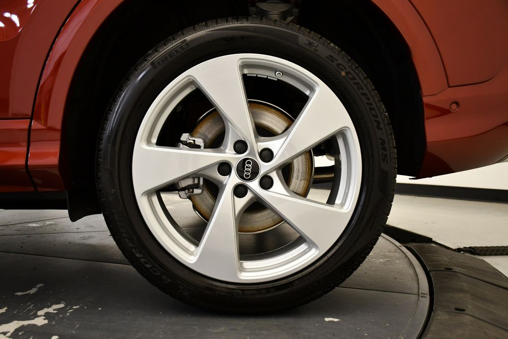 Thumbnail: 2025 Audi Q5 - 14