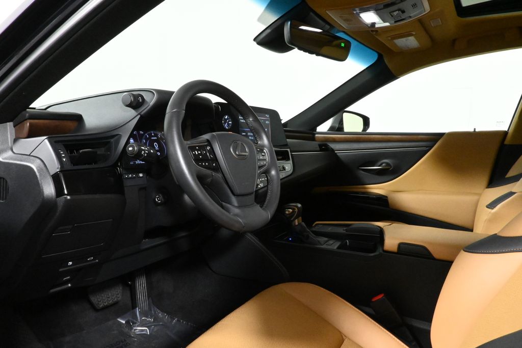 Thumbnail: 2022 Lexus ES - 15