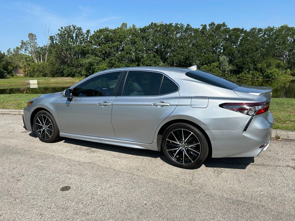 2024 Toyota Camry SE 3
