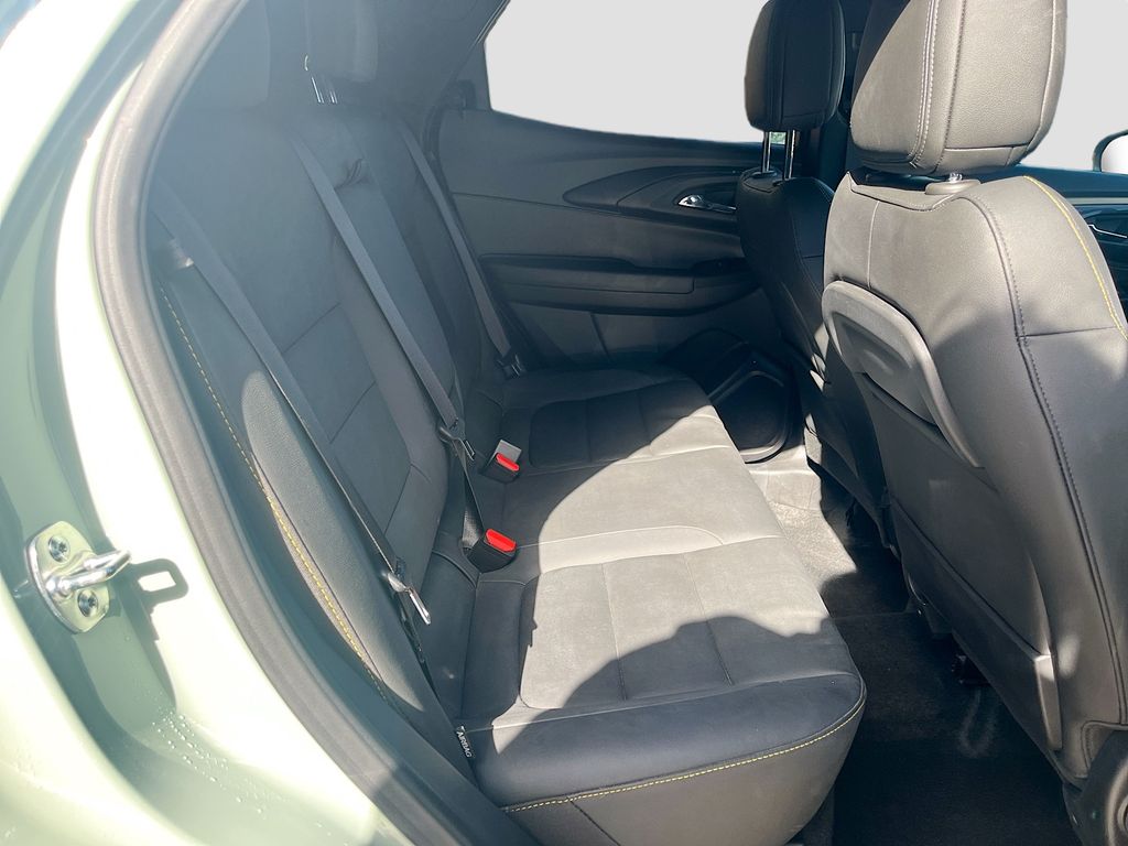 Used 2025 Green Chevrolet ACTIV image 27