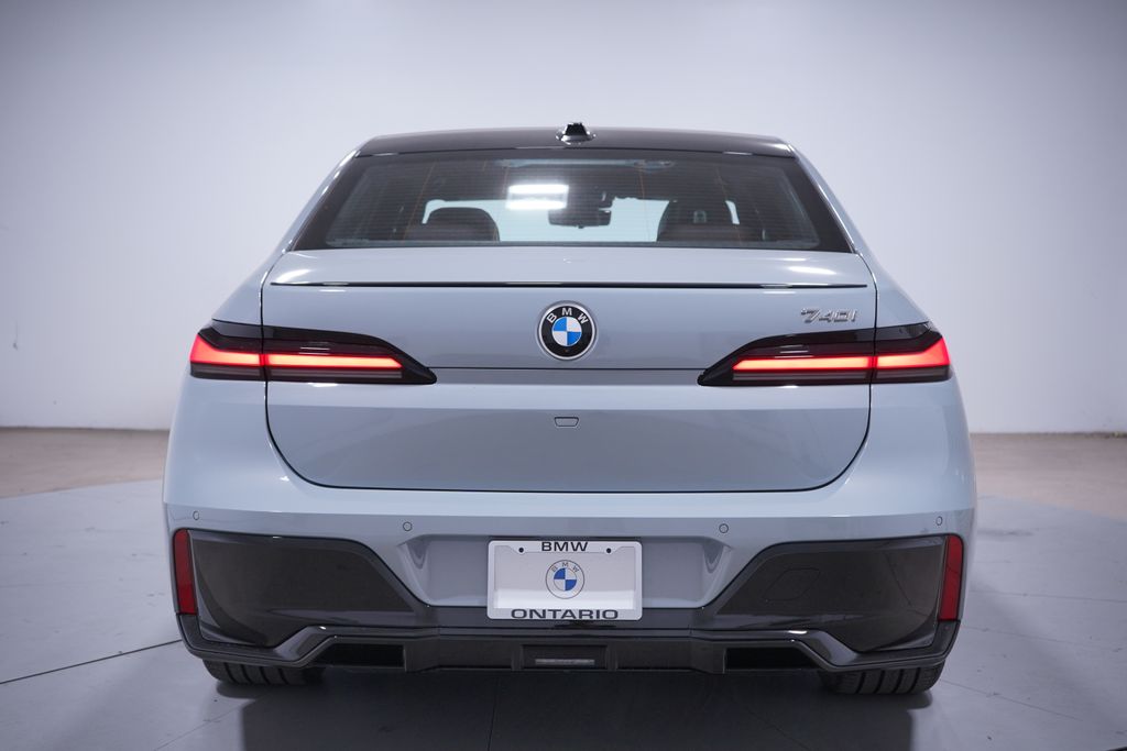 Thumbnail: 2026 BMW 7 Series - 5