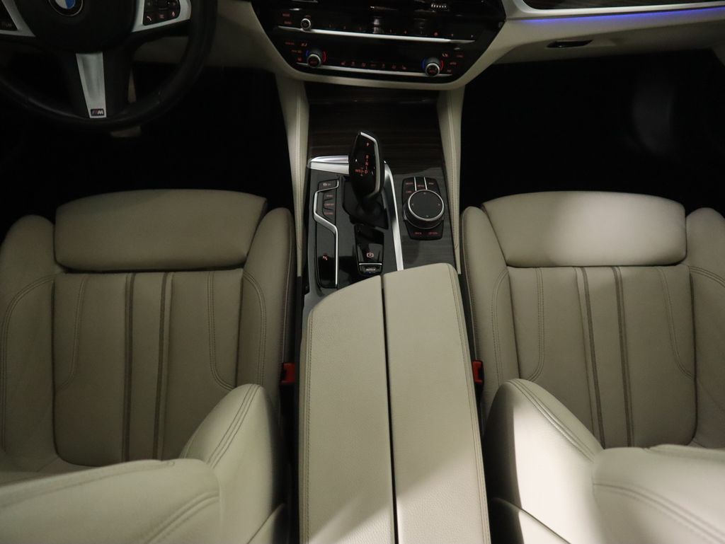 Thumbnail: 2021 BMW 5 Series - 17