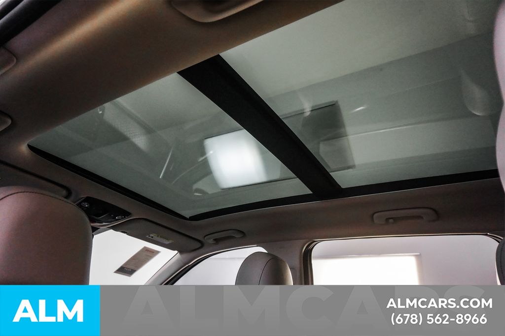 Used 2023 White Kia SX image 23