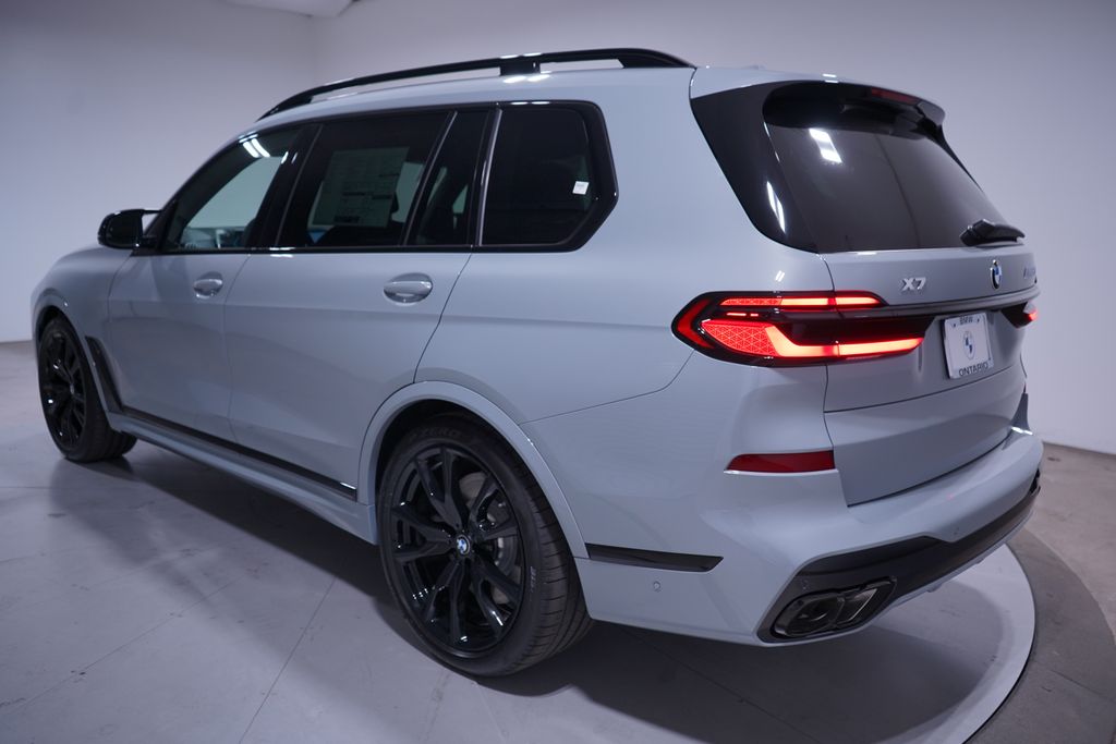 Thumbnail: 2027 BMW X7 - 3