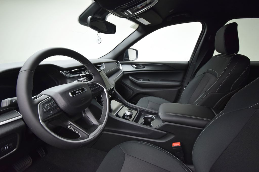new 2025 Jeep Grand Cherokee car, priced at $36,008