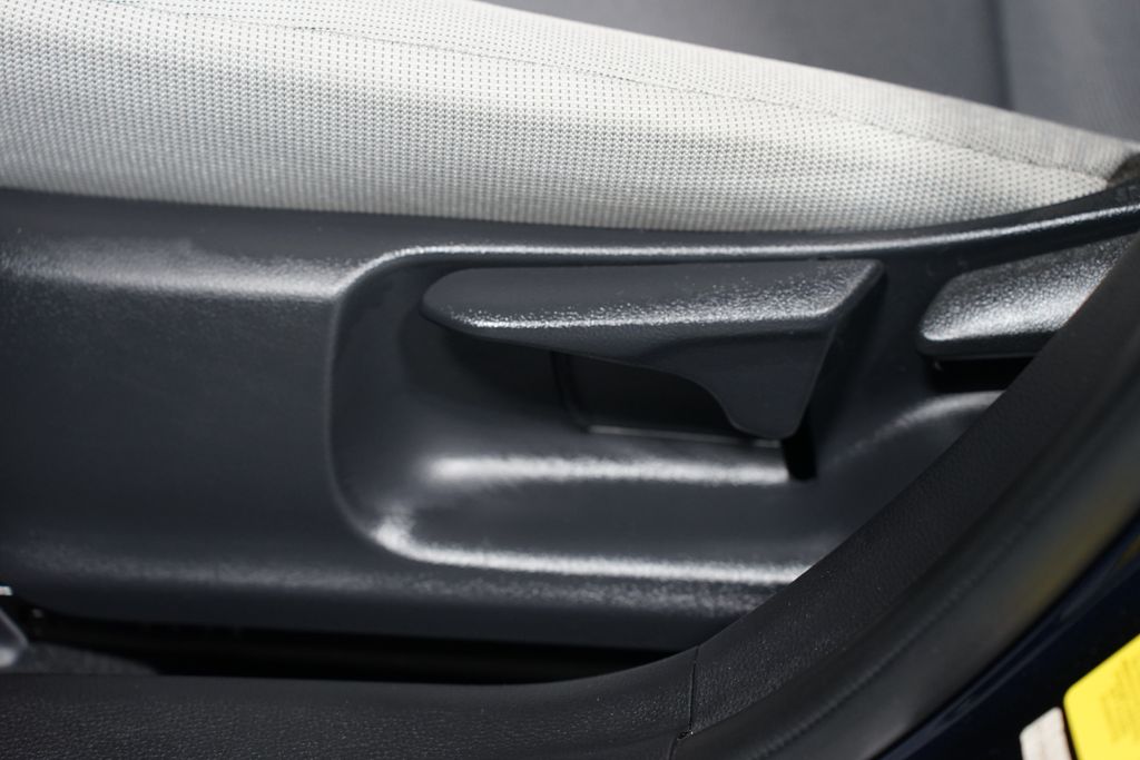 Thumbnail: 2025 Toyota Corolla - 30