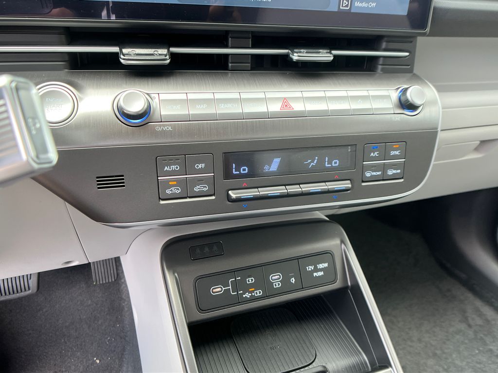2025 Hyundai Kona SEL photo 22