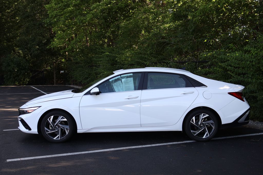 Thumbnail: 2024 Hyundai Elantra - 4