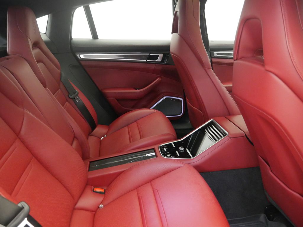 Thumbnail: 2022 Porsche Panamera - 32
