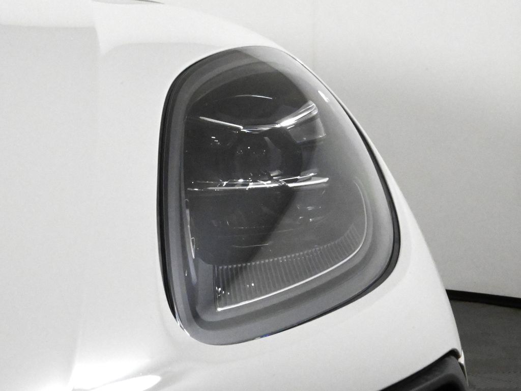 Thumbnail: 2025 Porsche Macan - 12