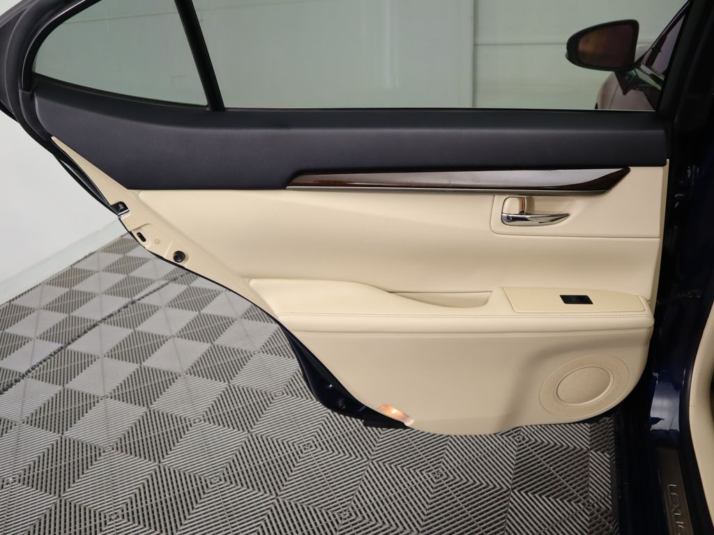 2013 Lexus ES 350 27