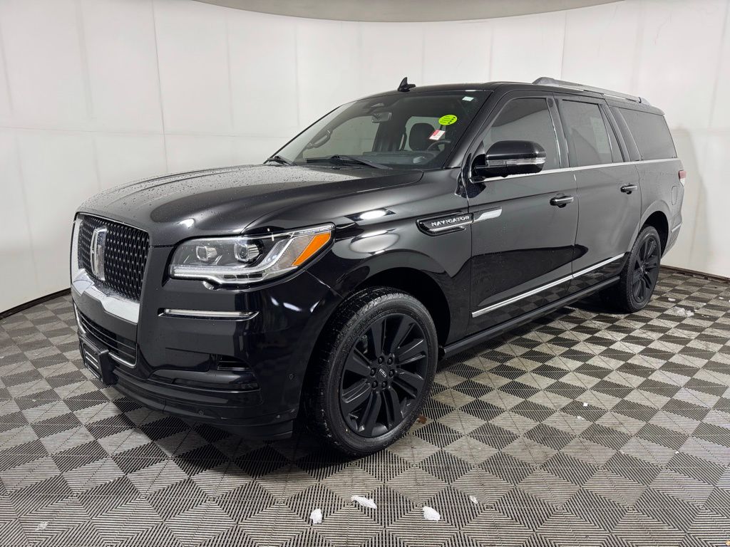 Infinite Black Metallic Clearcoat 2023 Lincoln Navigator L Reserve 4WD SUV / Crossover Four-Wheel Drive Automatic