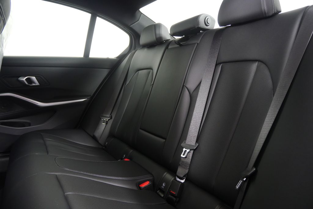 Thumbnail: 2026 BMW 3 Series - 15