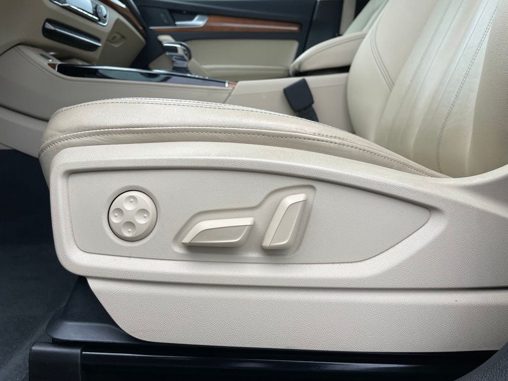 Thumbnail: 2021 Audi Q5 - 25