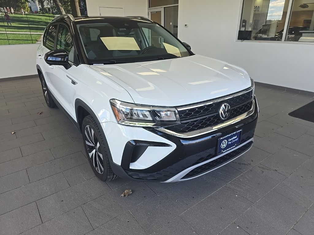 Pure White w/Deep Black Roof 2023 Volkswagen Taos SE 4Motion SUV / Crossover All-Wheel Drive 7-Speed Dual Clutch