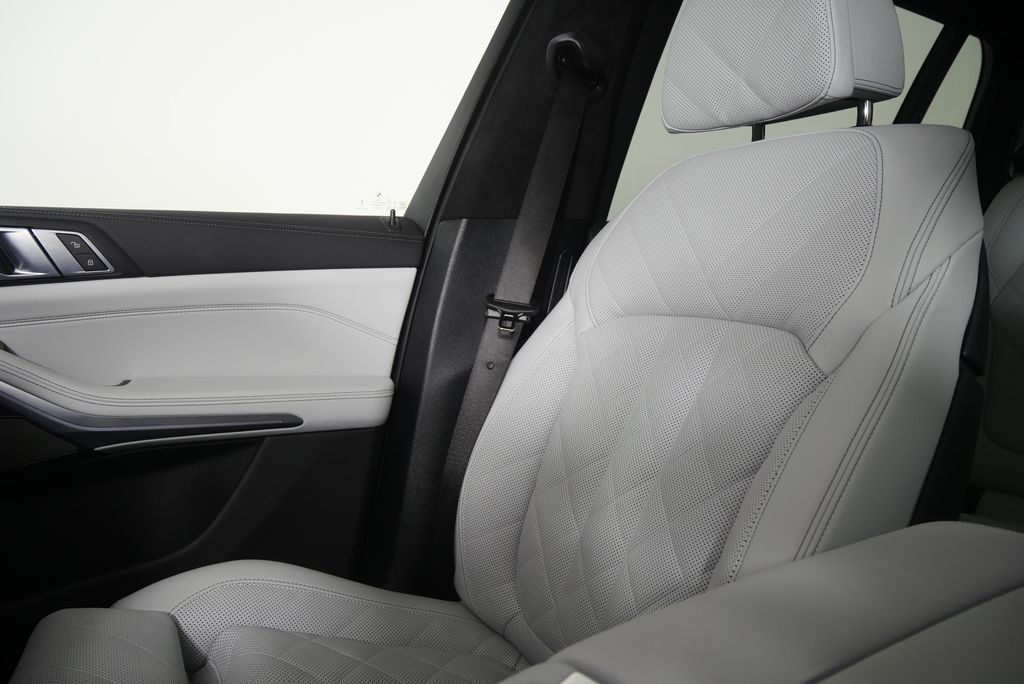 Thumbnail: 2026 BMW X7 - 24