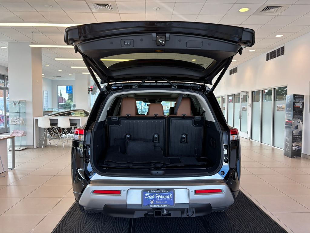 2025 Nissan Pathfinder Platinum