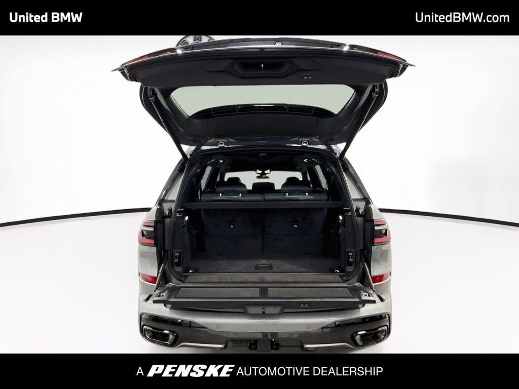 Thumbnail: 2027 BMW X7 - 14