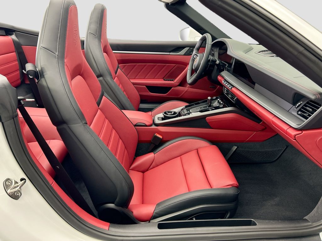 Thumbnail: 2026 Porsche 911 - 21