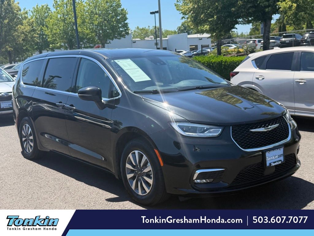 Brilliant Black Crystal Pearlcoat 2023 Chrysler Pacifica Hybrid Minivan Front-Wheel Drive Continuously Variable Transmission