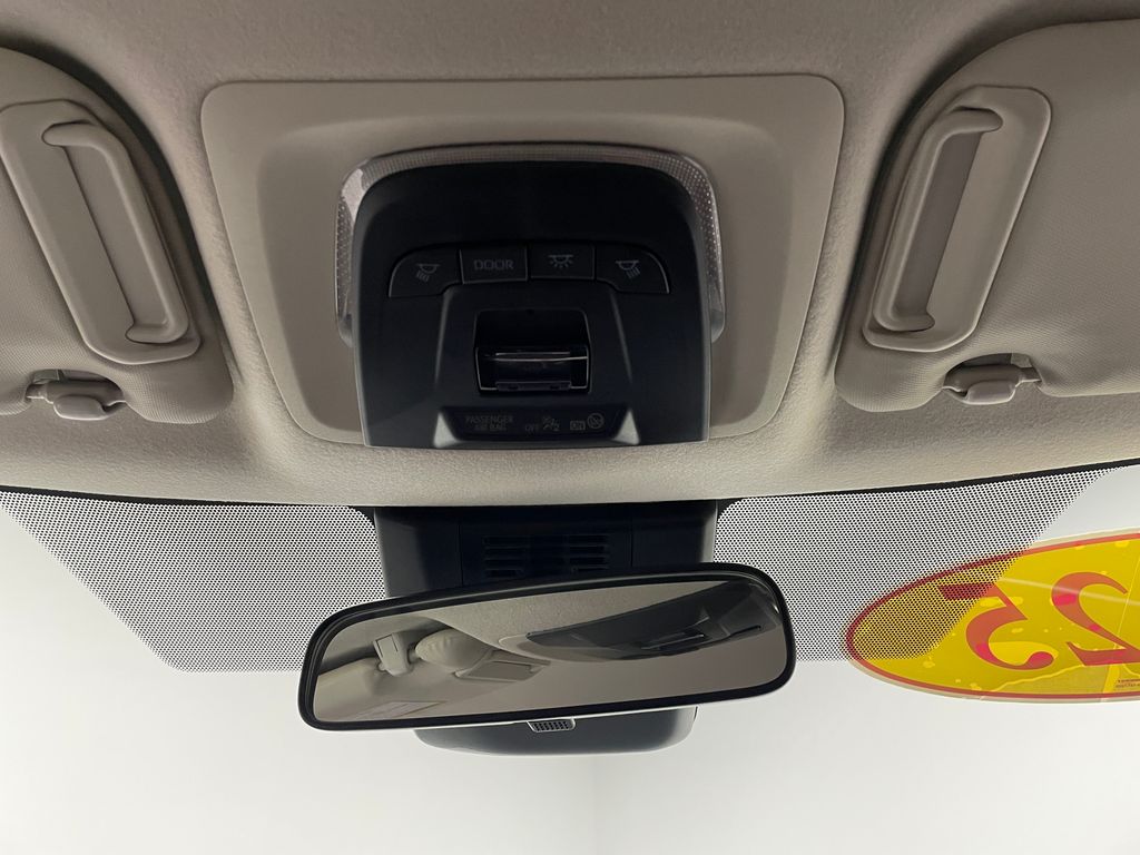 Thumbnail: 2025 Toyota Corolla - 31