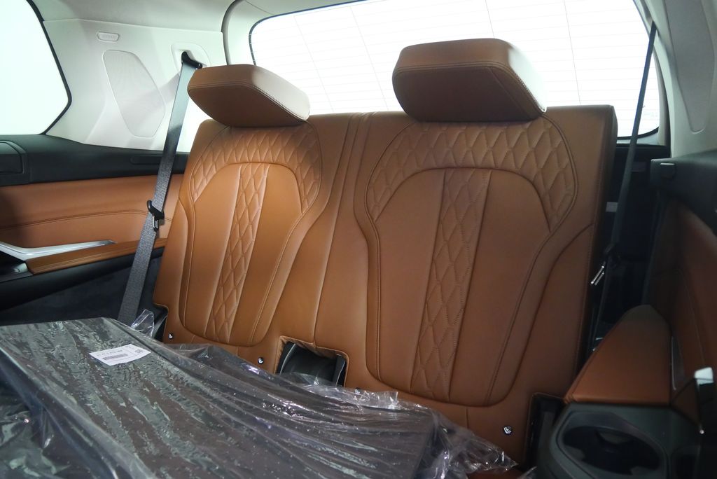 Thumbnail: 2026 BMW X7 - 18