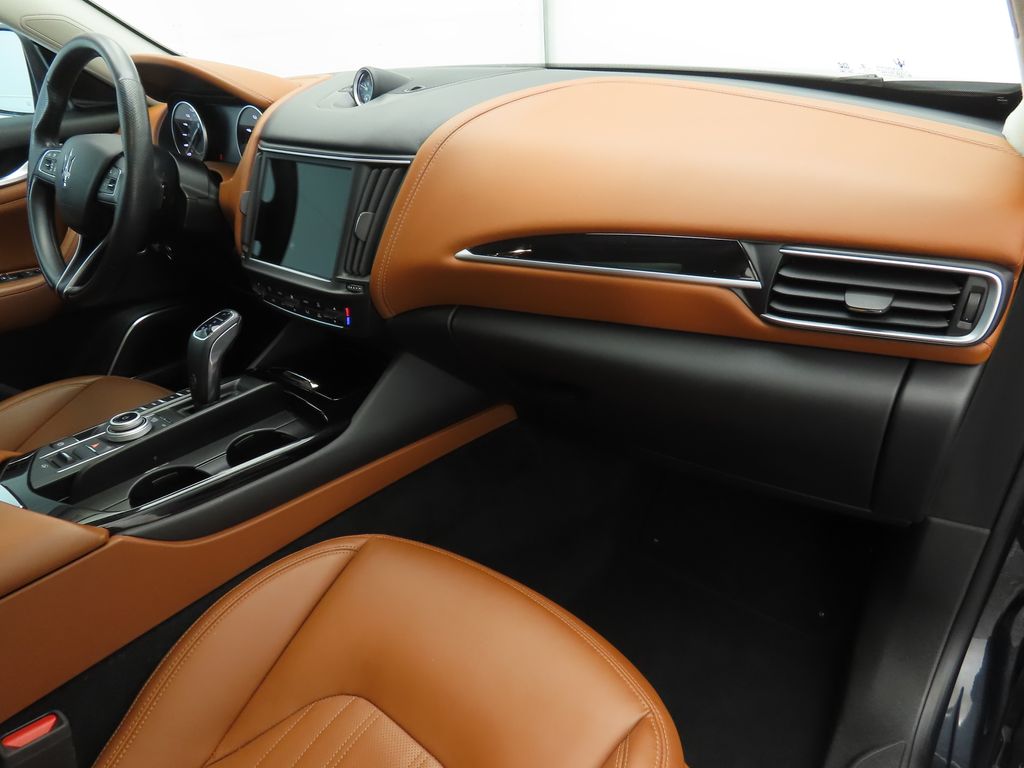 Thumbnail: 2022 Maserati Levante - 17