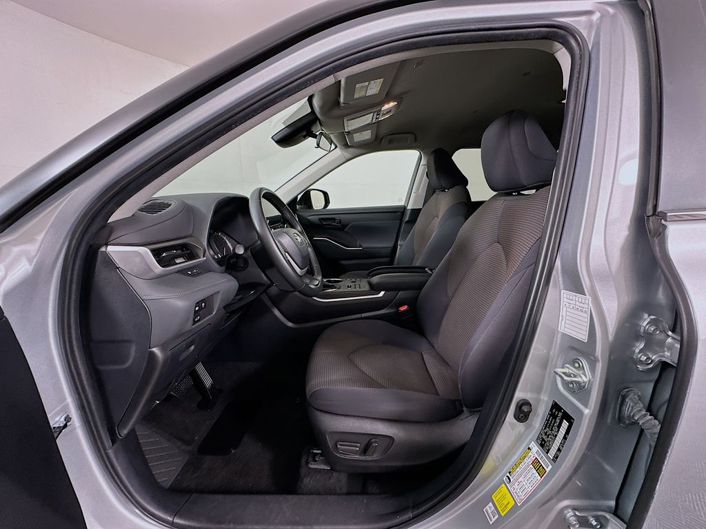 Thumbnail: 2024 Toyota Highlander - 20