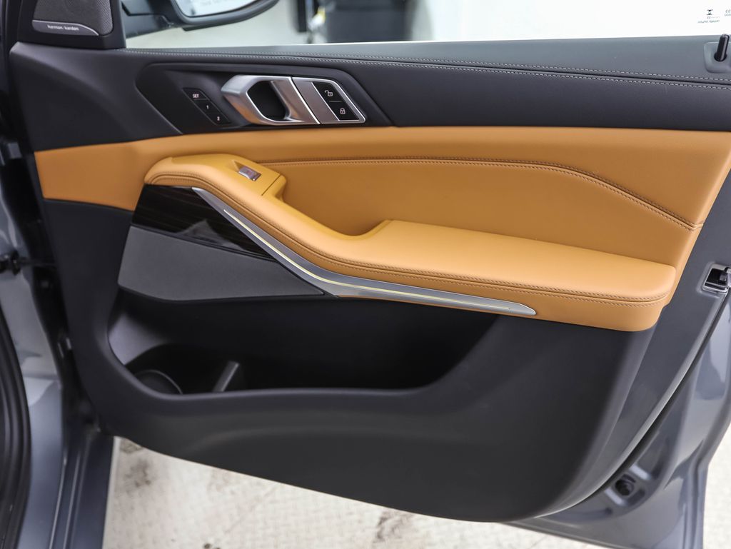 Thumbnail: 2023 BMW X7 - 31