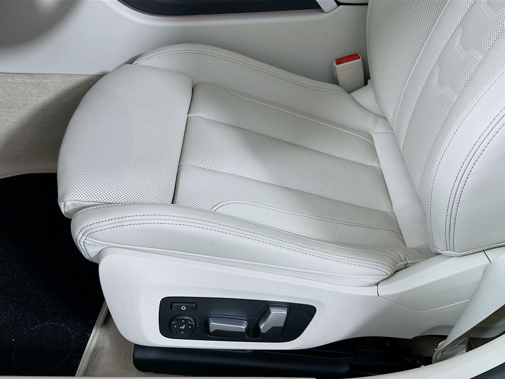 Thumbnail: 2026 BMW 8 Series - 21