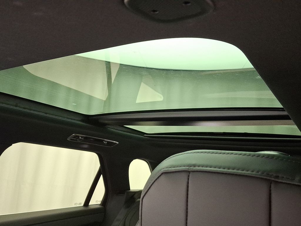 Thumbnail: 2025 Land Rover Range Rover Sport - 10