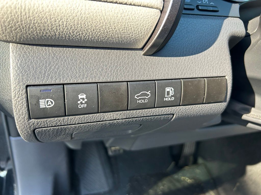 Thumbnail: 2024 Toyota Camry - 18