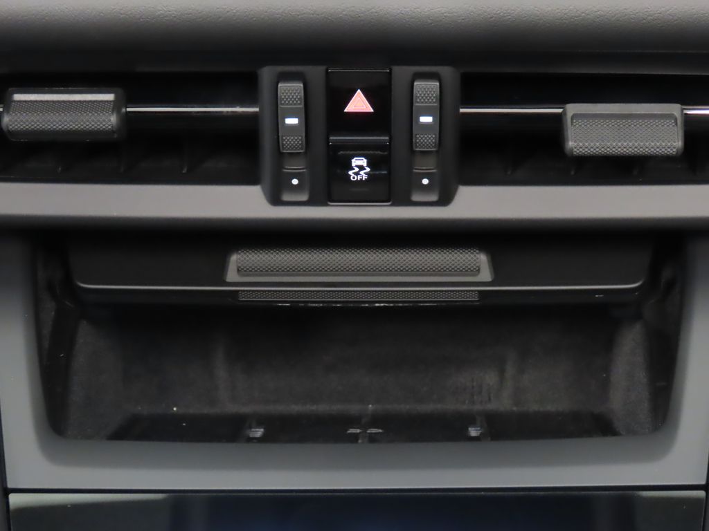 Thumbnail: 2025 Porsche Macan - 28