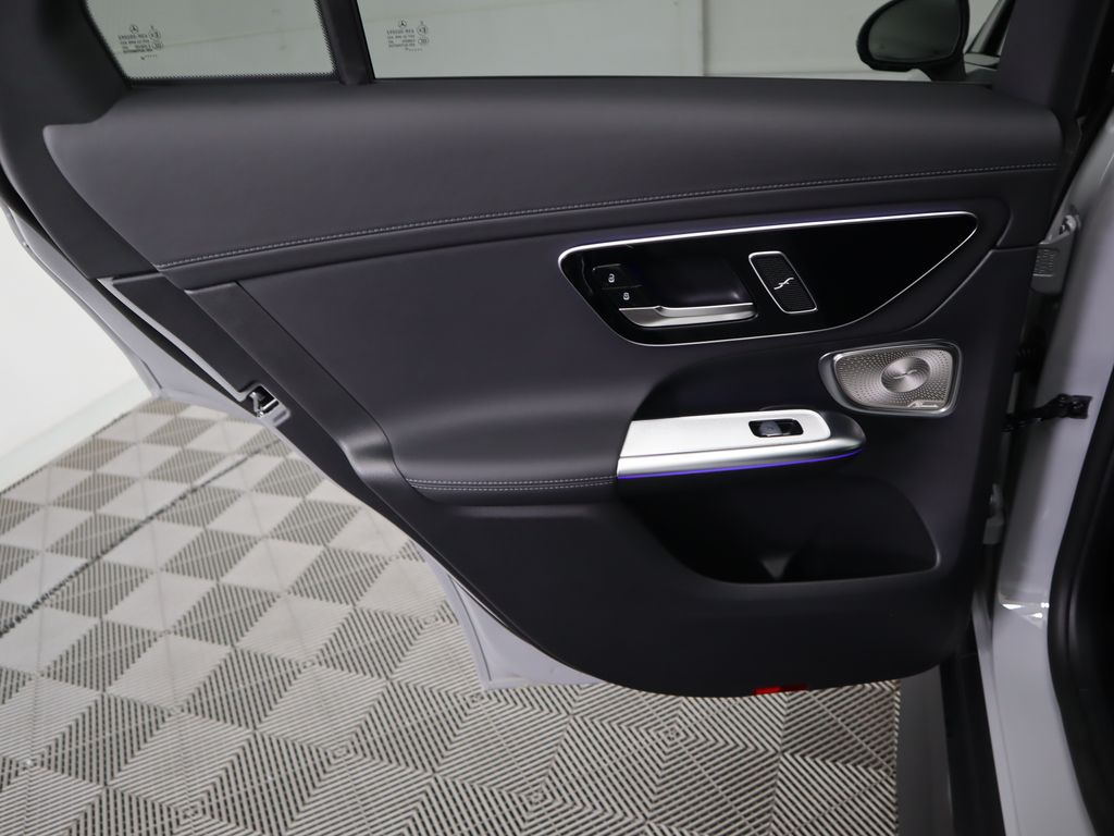 2025 Mercedes-Benz GLC 300 27