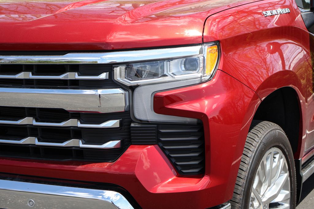 2025 Chevrolet Silverado 1500 LTZ 3