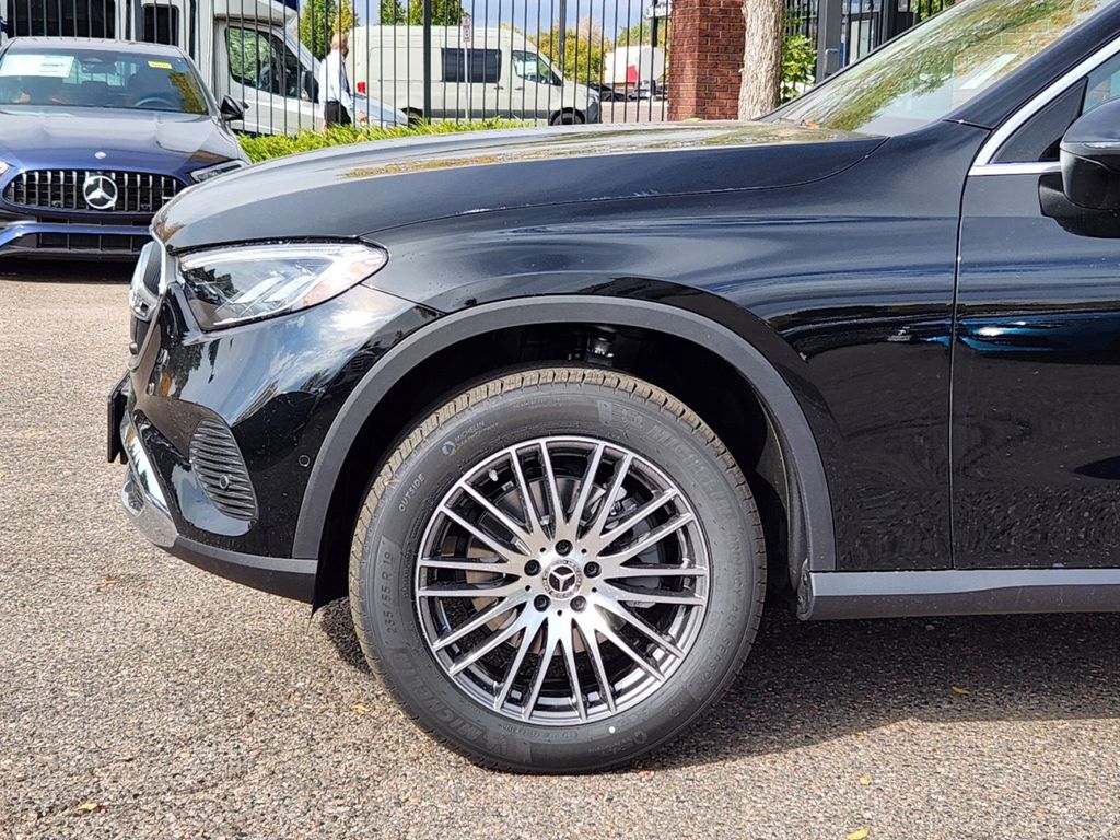 2025 Mercedes-Benz GLC GLC 300 6