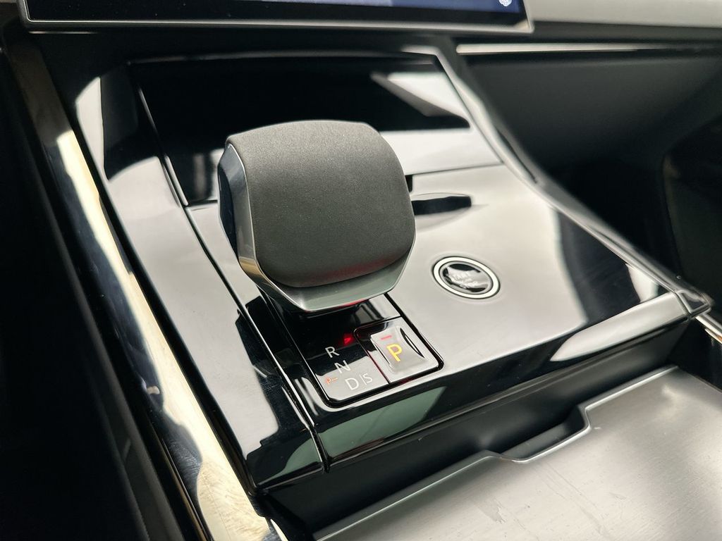 Thumbnail: 2024 Land Rover Range Rover Sport - 24