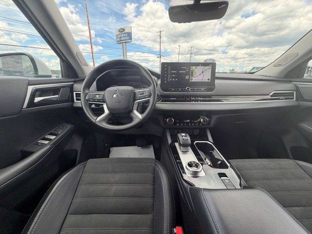 2025 Mitsubishi Outlander SE Silver at South Hills Kia