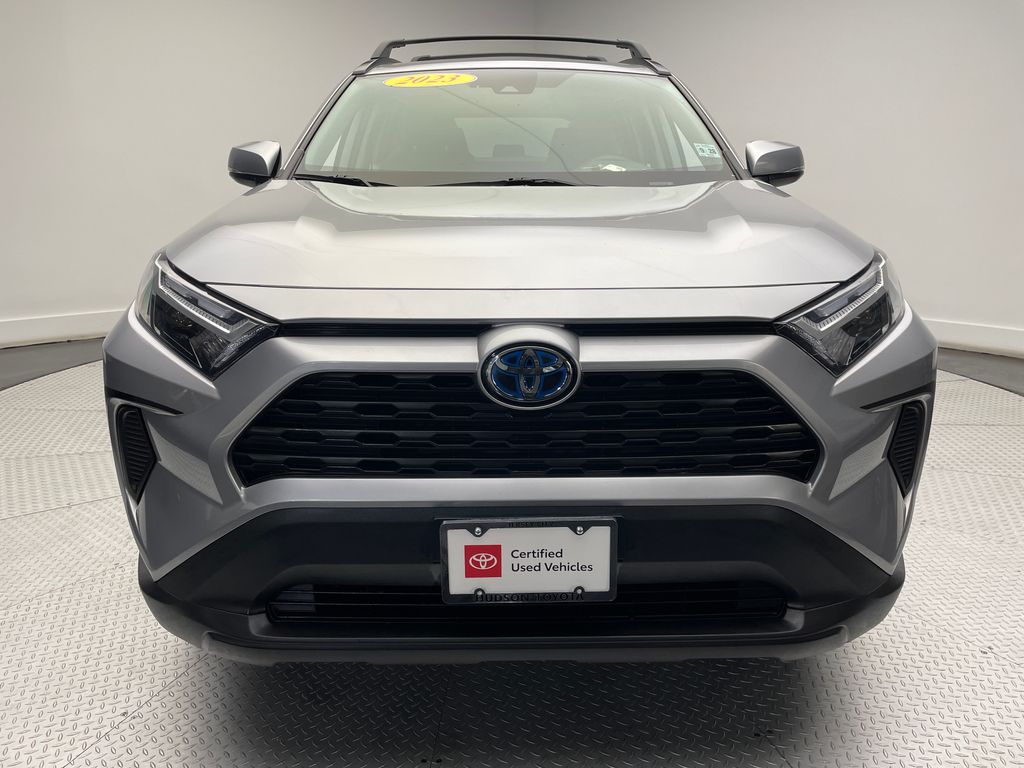 2023 Toyota RAV4 XLE 2