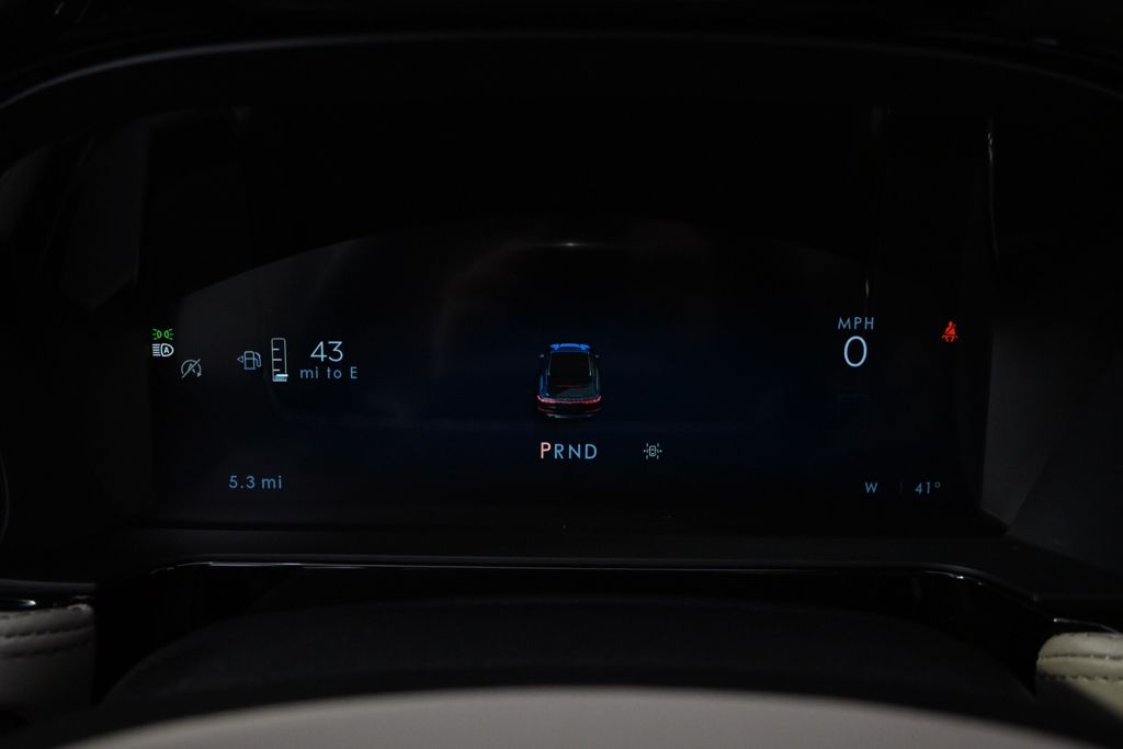 New 2026 White Lincoln Premiere image 25