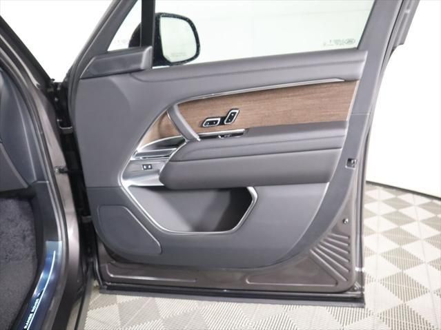 Thumbnail: 2026 Land Rover Range Rover - 27