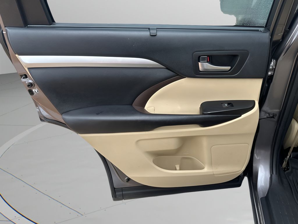 Used Car 2019 Toyota Highlander  Xle For Sale Under $25,000 In Austin, Texas