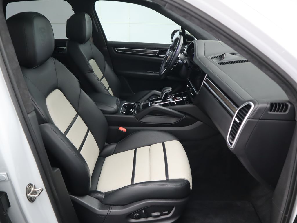 Thumbnail: 2023 Porsche Cayenne - 21